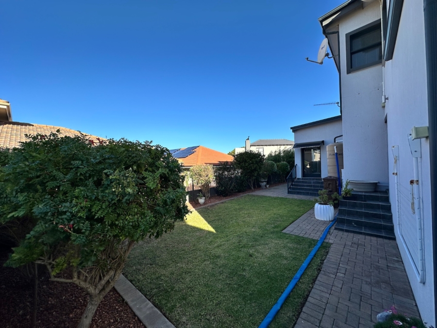 4 Bedroom Property for Sale in Hartenbos Heuwels Western Cape